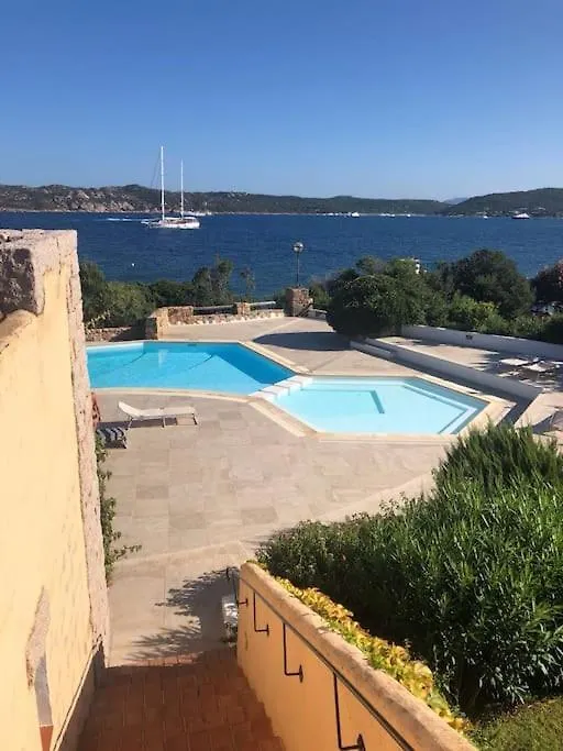 Appartamento Con Grande Terrazza Vista Mare A 포르투 세르보 아파트